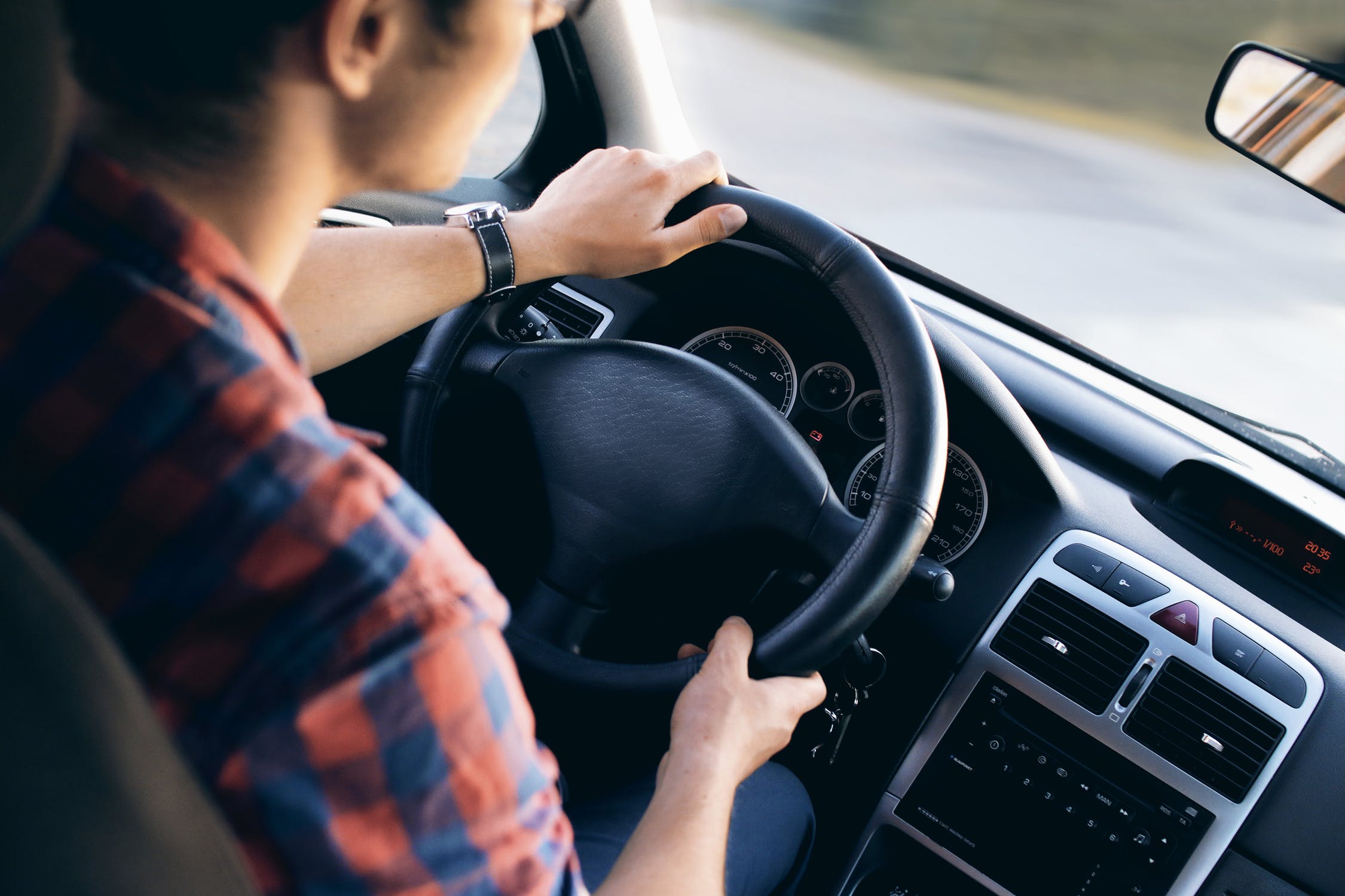 How to drive a manual car – a quick and easy guide with pictures